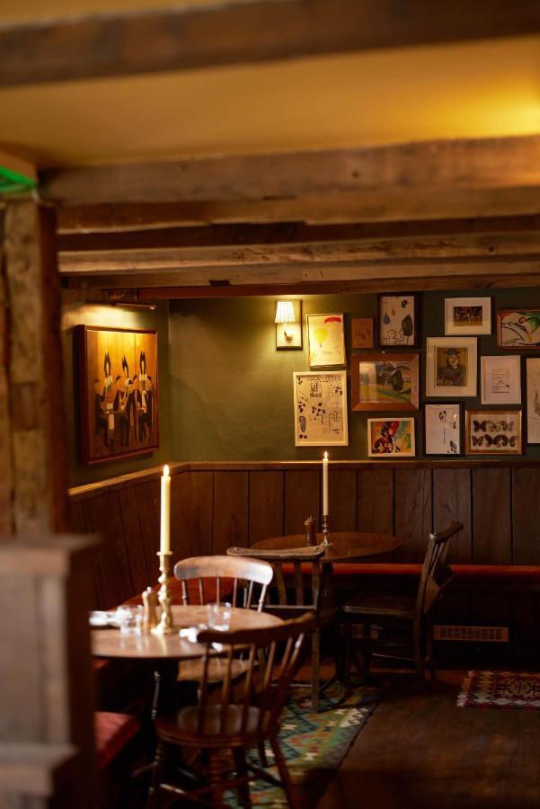 The Queen'S Head Broad Chalke Exterior photo